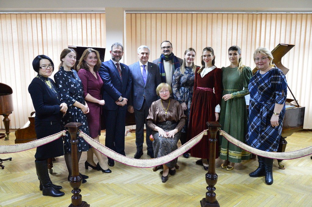 12 04 muzej muz instrumentiv06